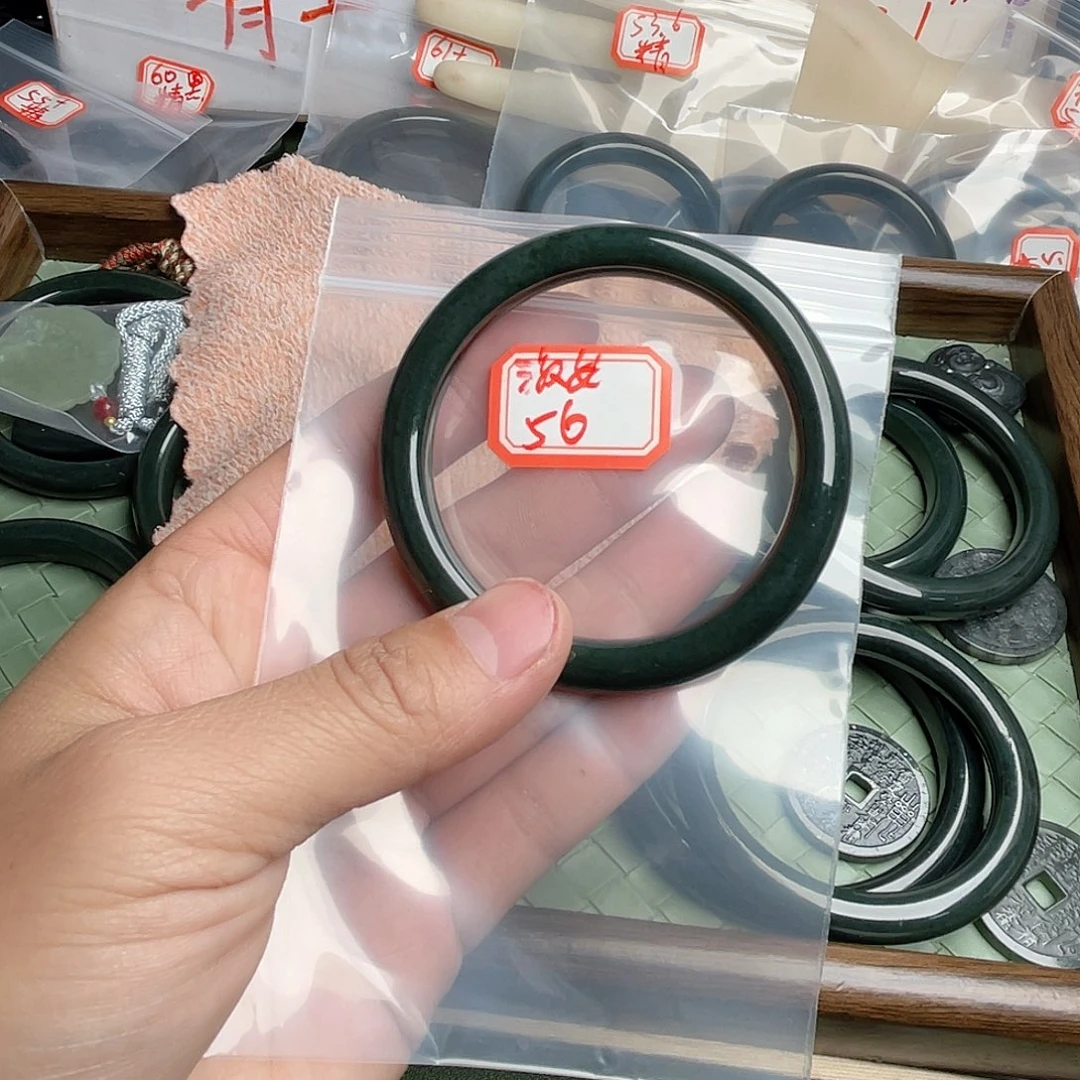 淑***珑和田玉未镶嵌手镯