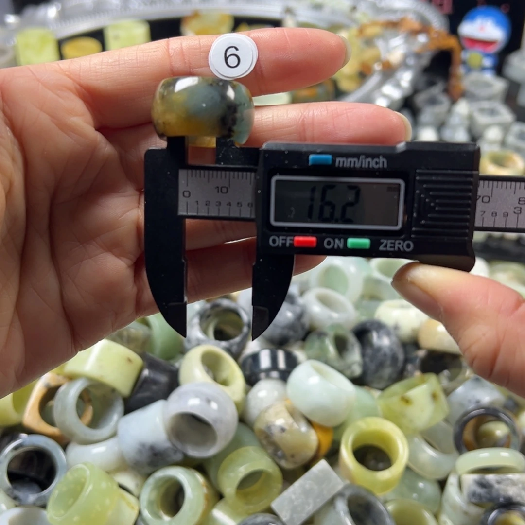 蛇纹石玉未镶嵌戒指