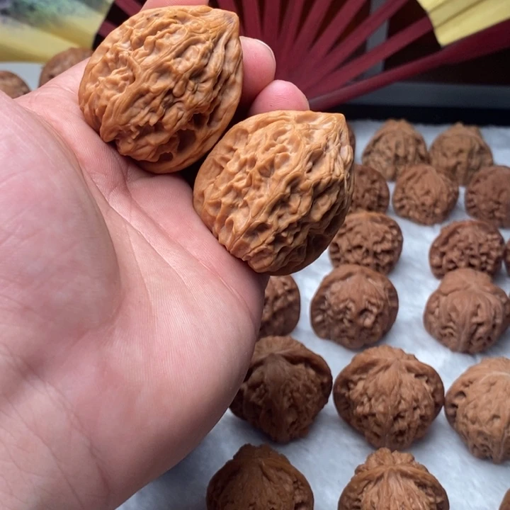 刘***枫把件文玩核桃40尺老款鸡心
