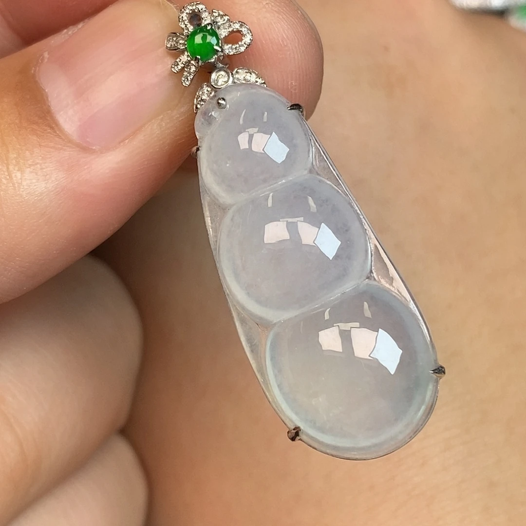 翡翠18K金镶嵌颈饰豆