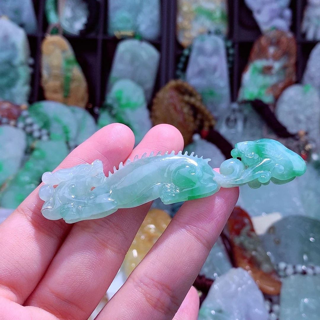 颈饰未镶嵌翡翠天然