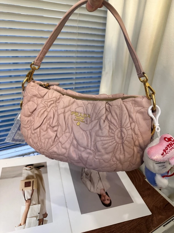 95新 Prada/普拉达 淡粉色手提包时尚简约设计奢华质感