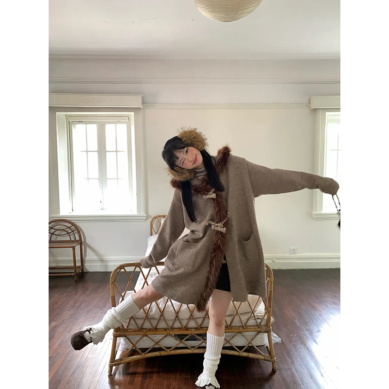 嘿山姥姥古早感咖色设计感毛领开衫女冬连帽中长款针织毛衣外套