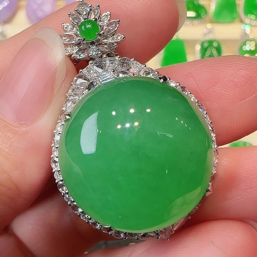 翡翠18K金镶嵌吊坠(赠链)