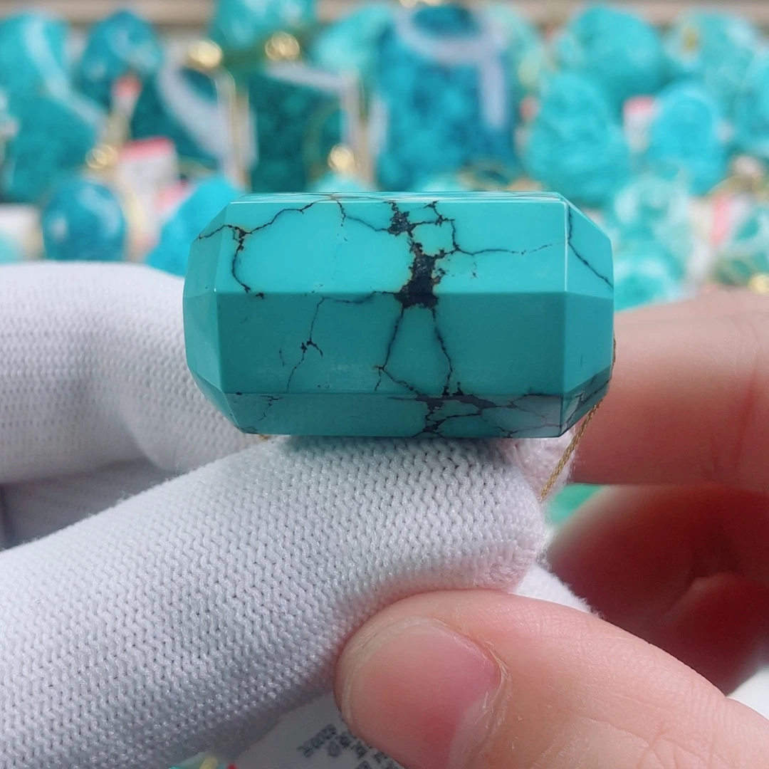 绿松石未镶嵌颈饰