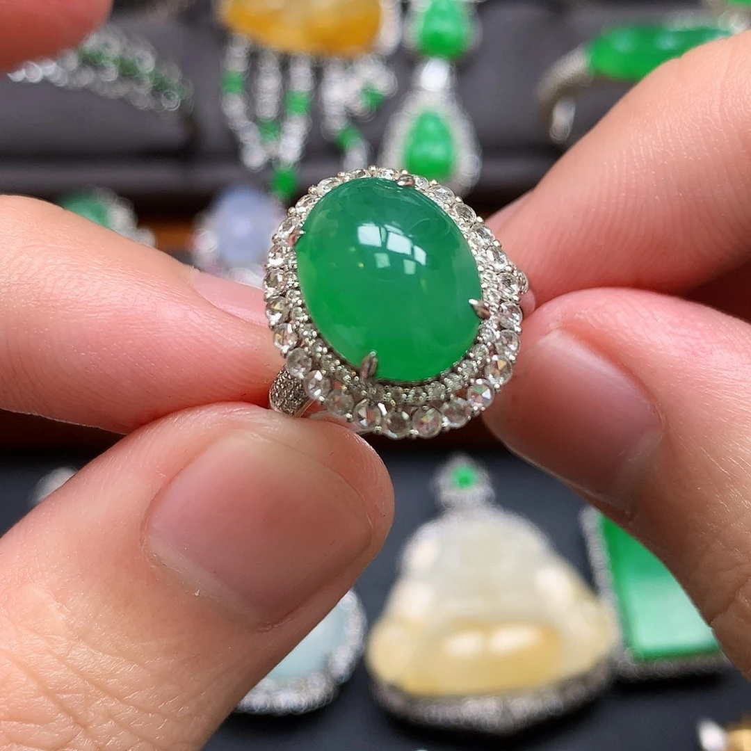 翡翠18K金镶嵌戒指