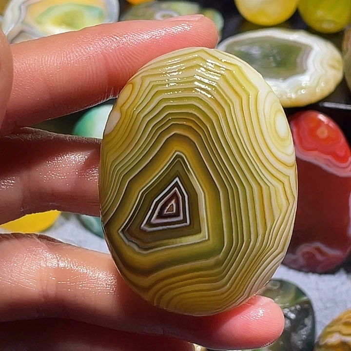 玛瑙/玉髓未镶嵌珠宝奇石