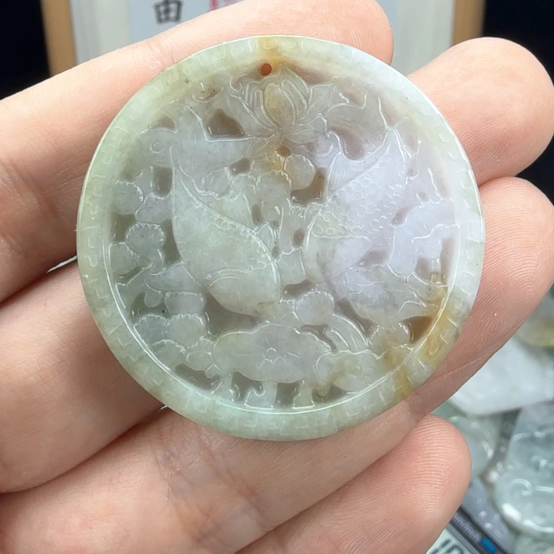 翡翠挂件未镶嵌翡翠