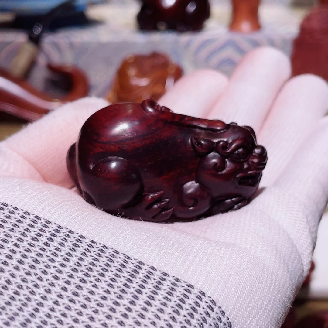 檀香紫檀（小叶紫檀）貔貅把玩件