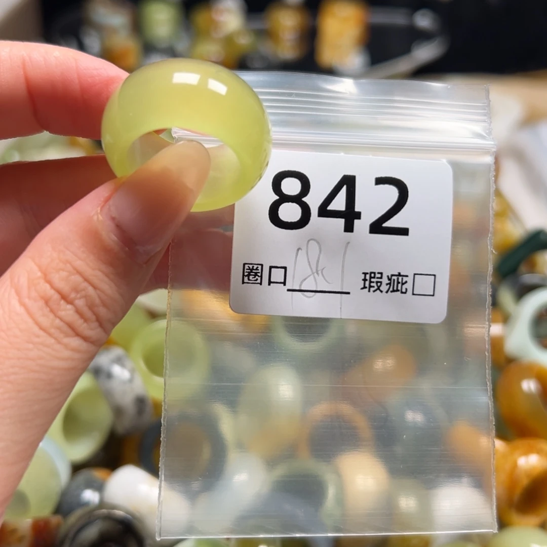 杨***意蛇纹石玉未镶嵌戒指