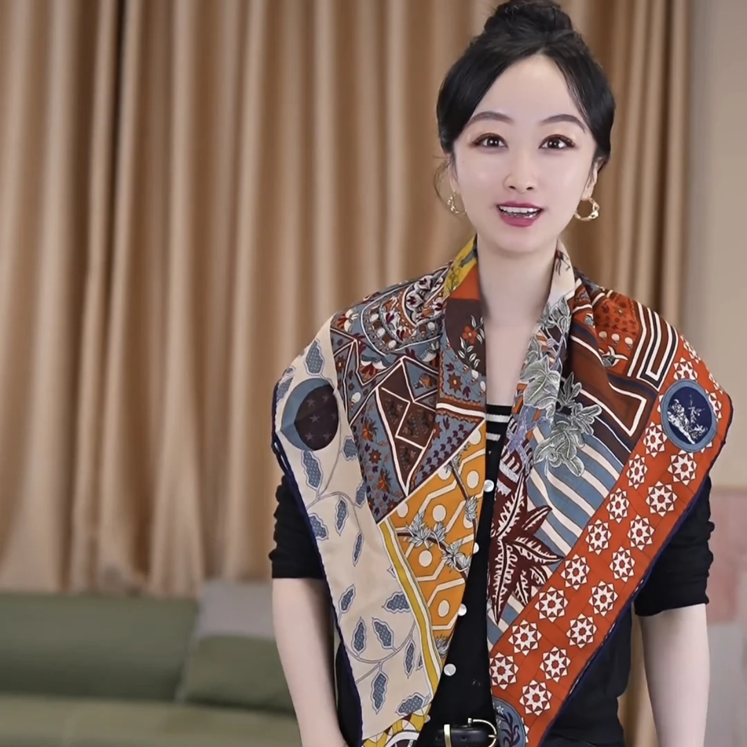 85桑蚕丝+羊毛中方巾女士百搭秋冬季披肩丝毛围巾高档罗马艺术