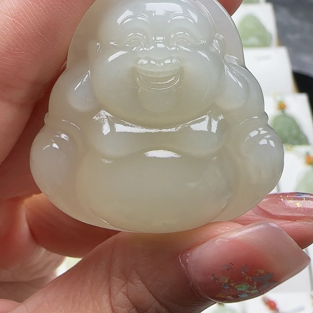 芮***妈和田玉未镶嵌颈饰