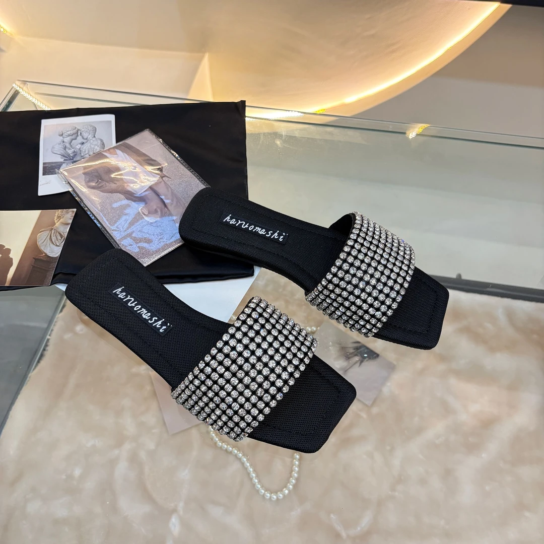 2025年夏季新款AW水钻平底一字拖方头外穿高级御姐凉拖鞋露趾时尚