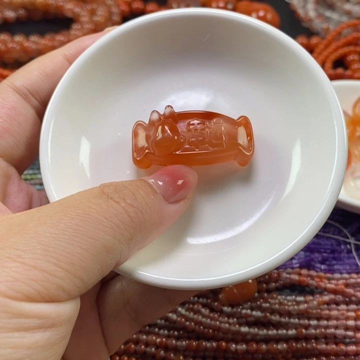 南红玛瑙未镶嵌颈饰