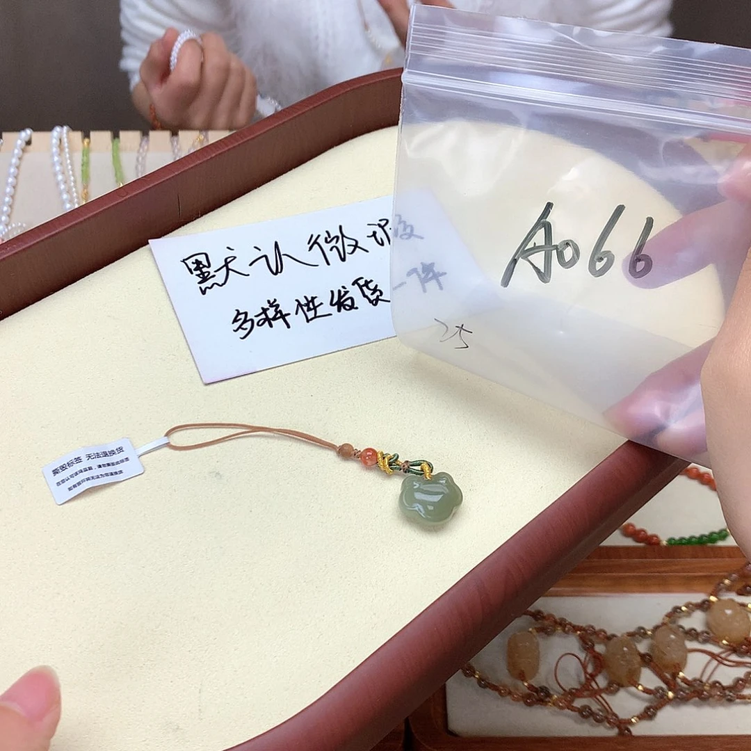 琥珀吊坠(不含链)未镶嵌炸*?