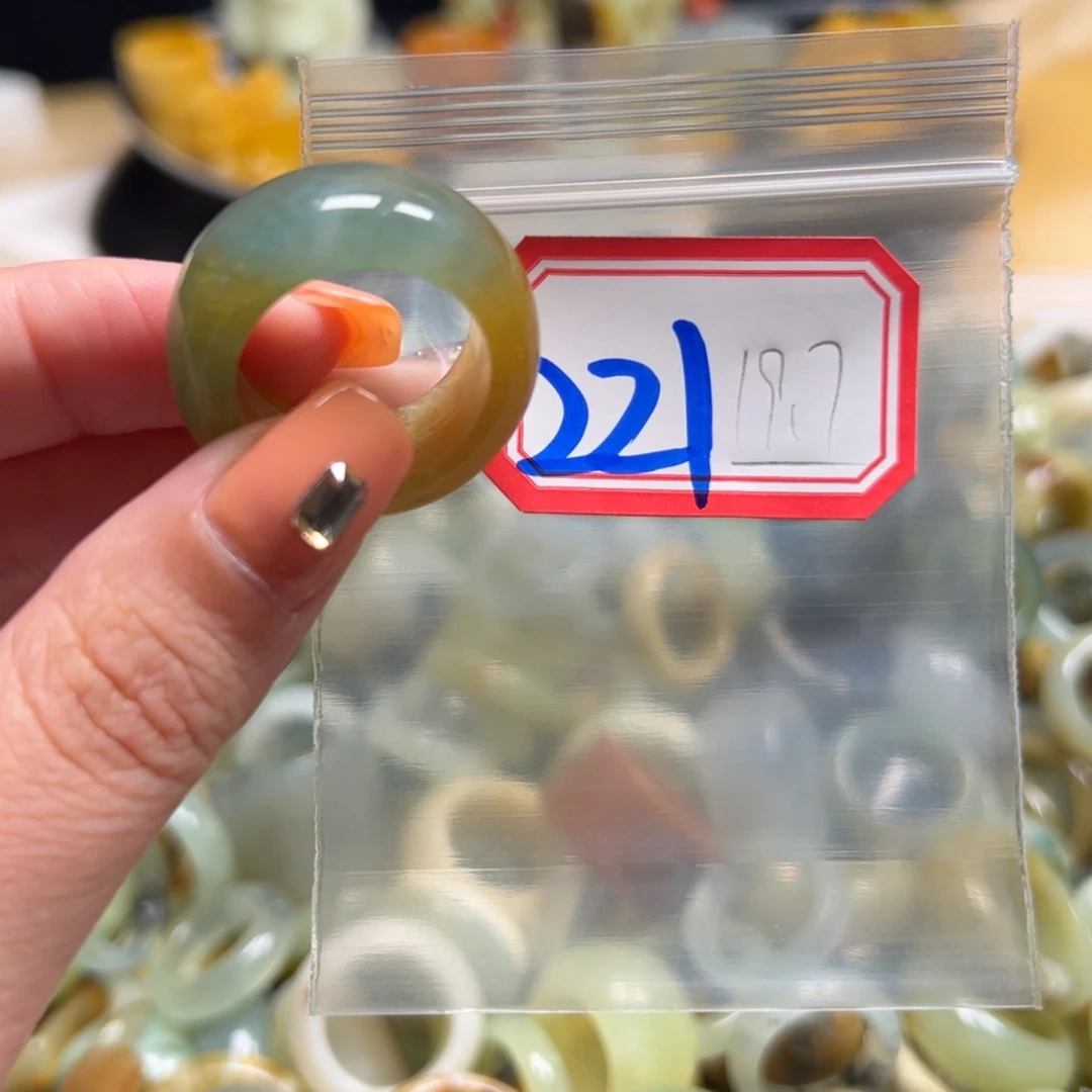 间***蛇纹石玉未镶嵌戒指