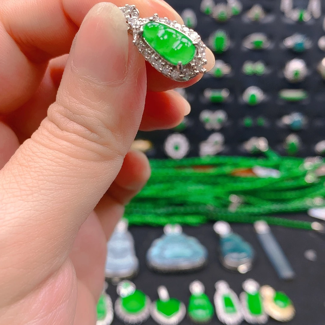 翡翠未镶嵌吊坠(不含链)