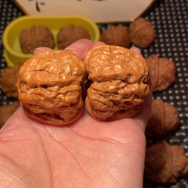 文玩核桃把件开背大腿
