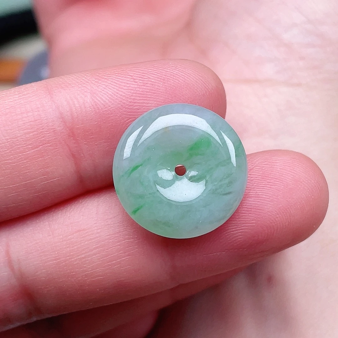 翡翠未镶嵌颈饰平安扣