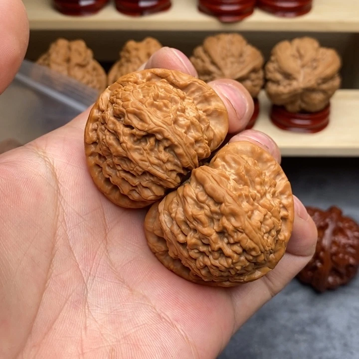 文玩核桃把件三角白