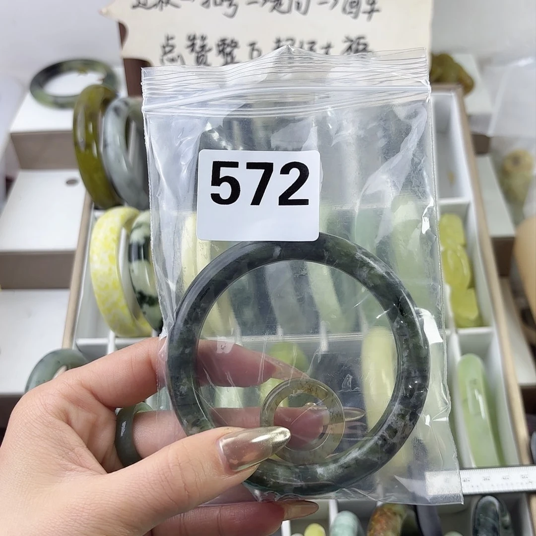 蛇纹石玉手镯未镶嵌小****）
