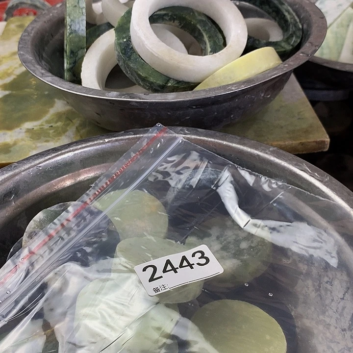 花***主未镶嵌蛇纹石玉手镯
