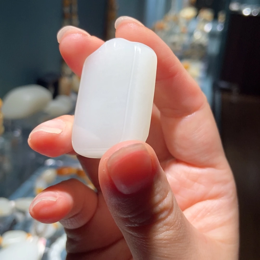 @***e和田玉未镶嵌颈饰无事牌24.5g