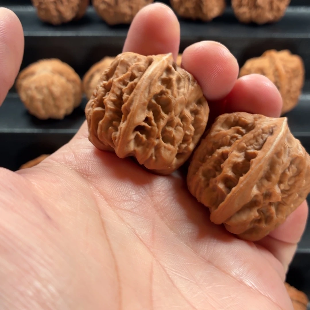 盛***业桃核把件野生原树石门马蹄36