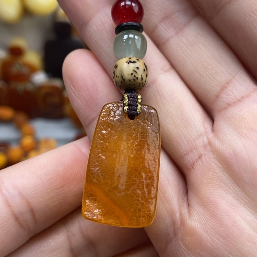 【闪购商品】琥珀颈饰未镶嵌