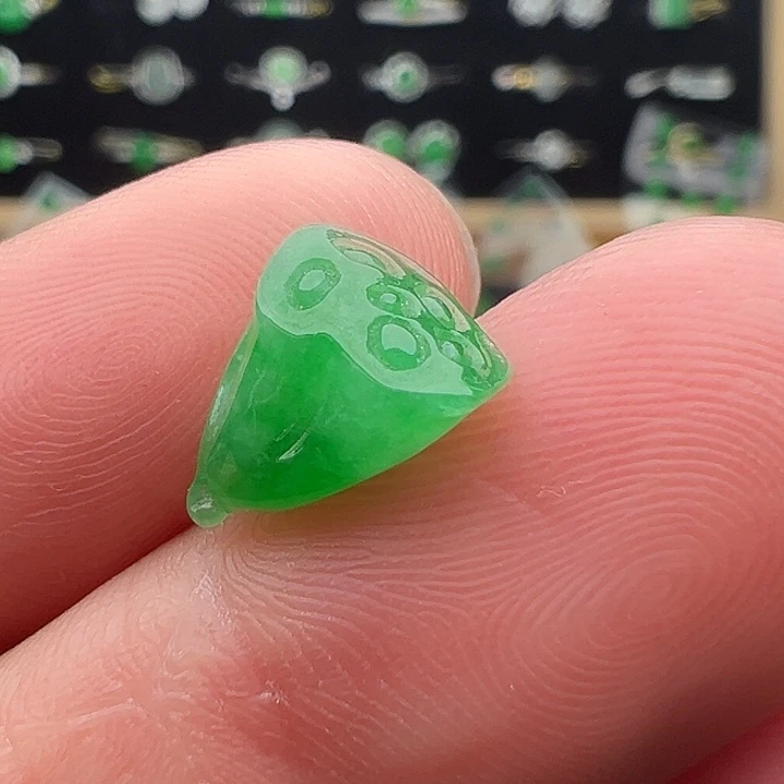 翡翠未镶嵌颈饰莲蓬11.1