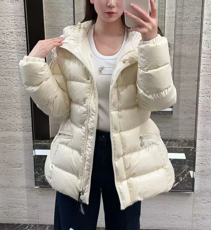 未使用 MONCLER 盟可睐蒙口/GG/Barante女短款亮面白色羽绒服