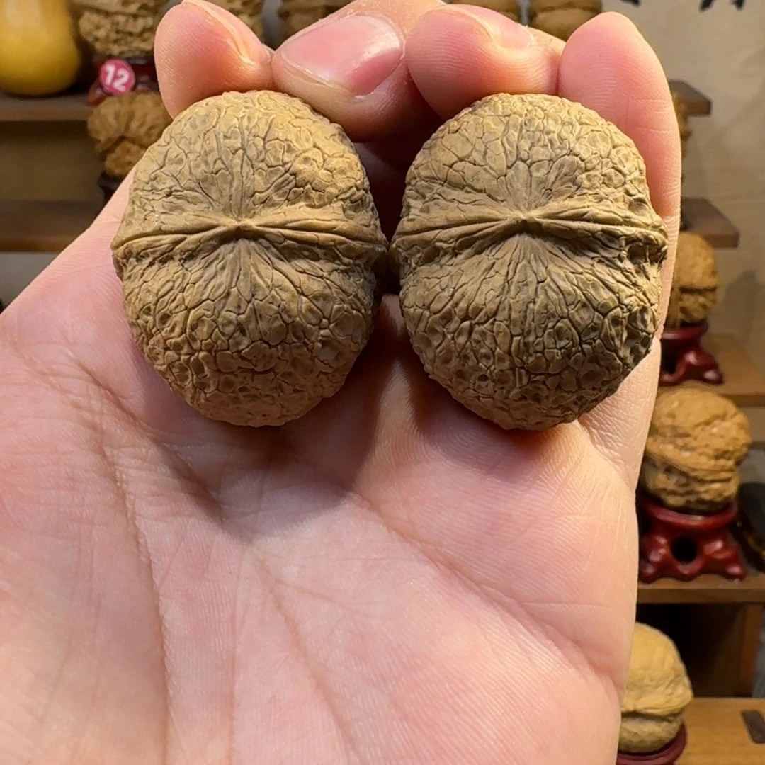 铁核桃把件密纹蛇皮球40尺