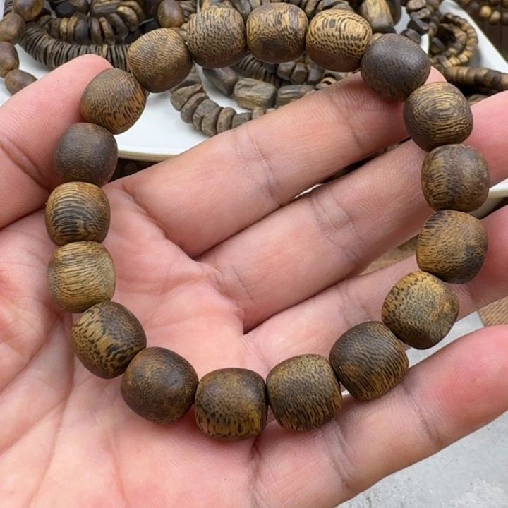 梦***…手串沉香乌身手串10克加