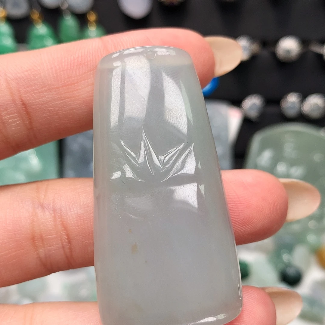 翡翠未镶嵌颈饰竹节