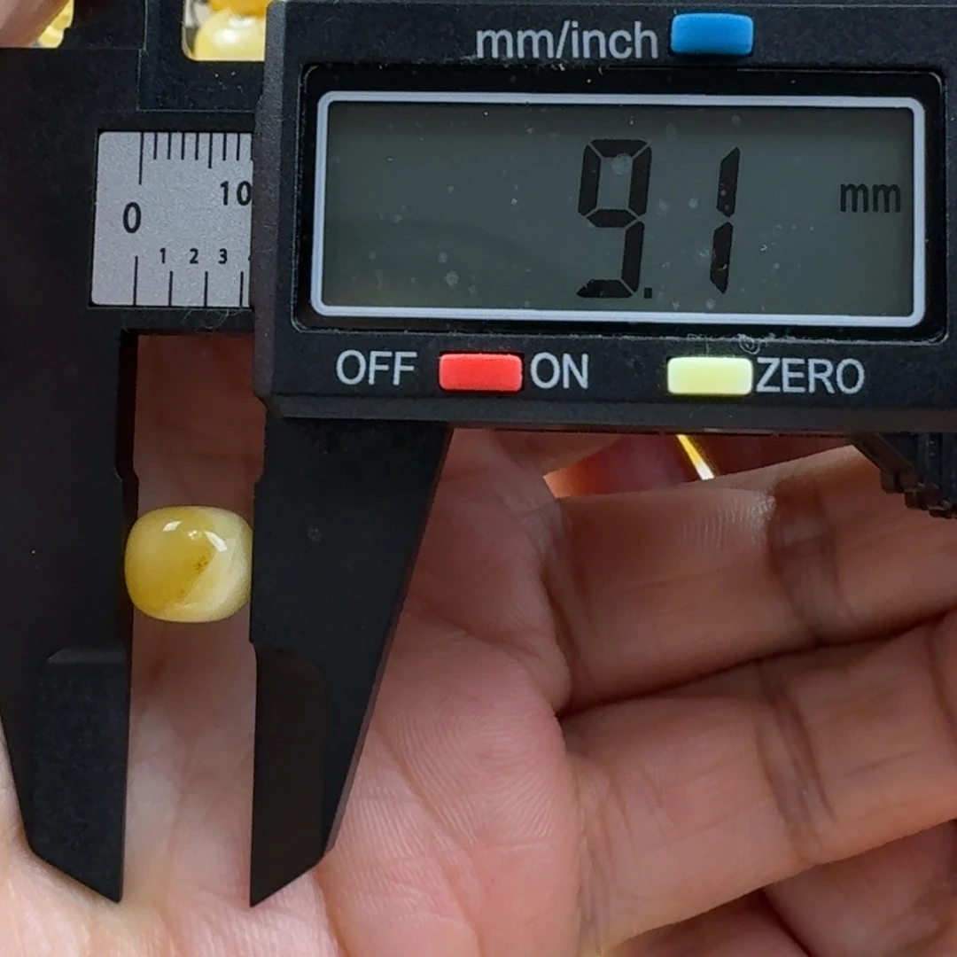 蜜蜡未镶嵌裸石22杂