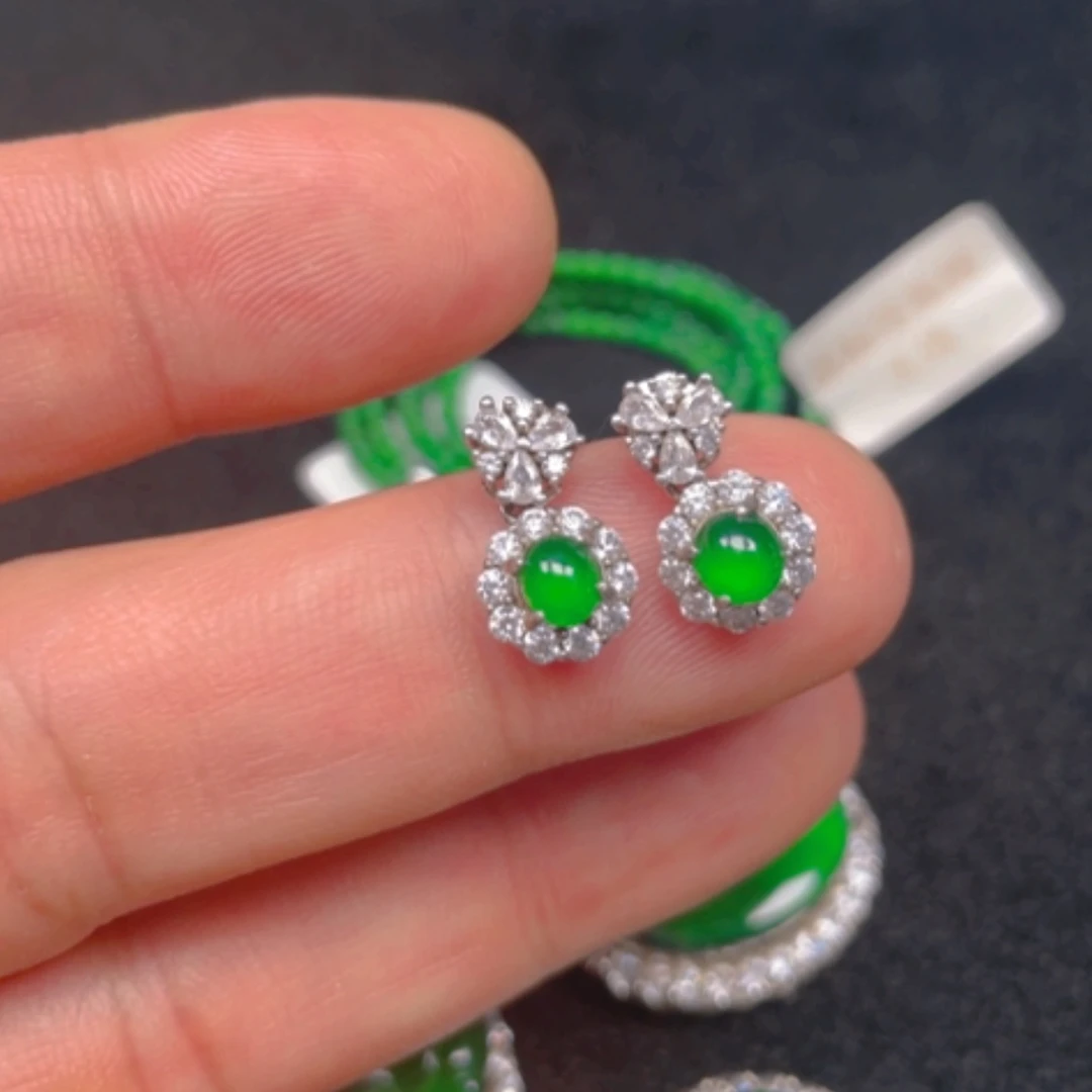 【闪购商品】颈饰银S925镶嵌翡翠耳钉