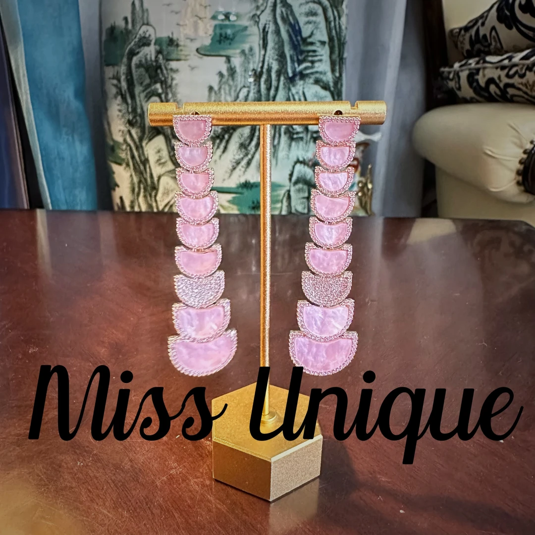 E8830月牙形粉贝贝耳环