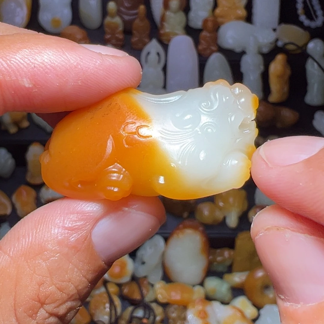 鸡***的和田玉未镶嵌颈饰