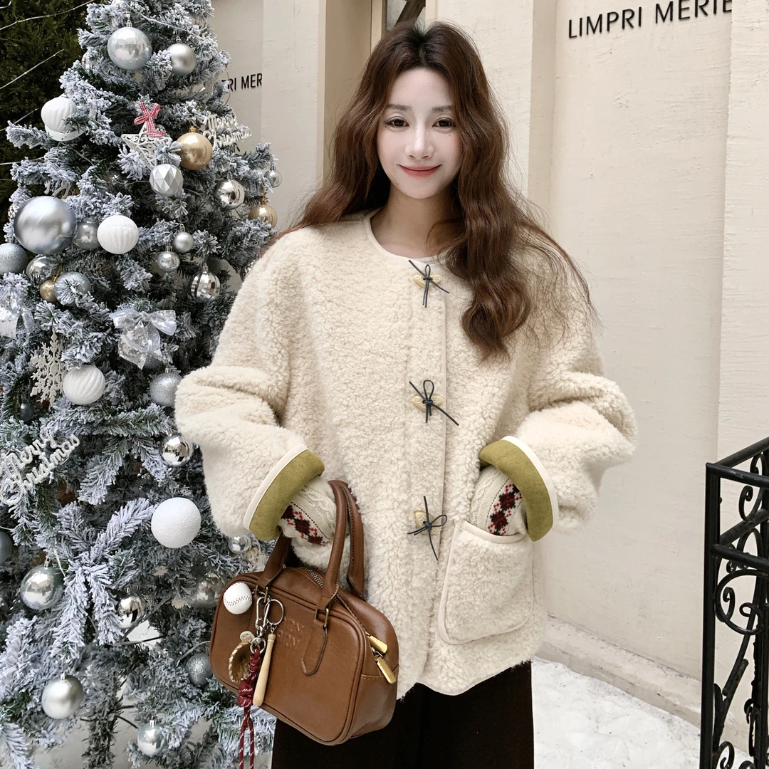 米白色圆领百搭皮毛一体短款棉服女2025冬季新款韩版蝴蝶结扣棉袄