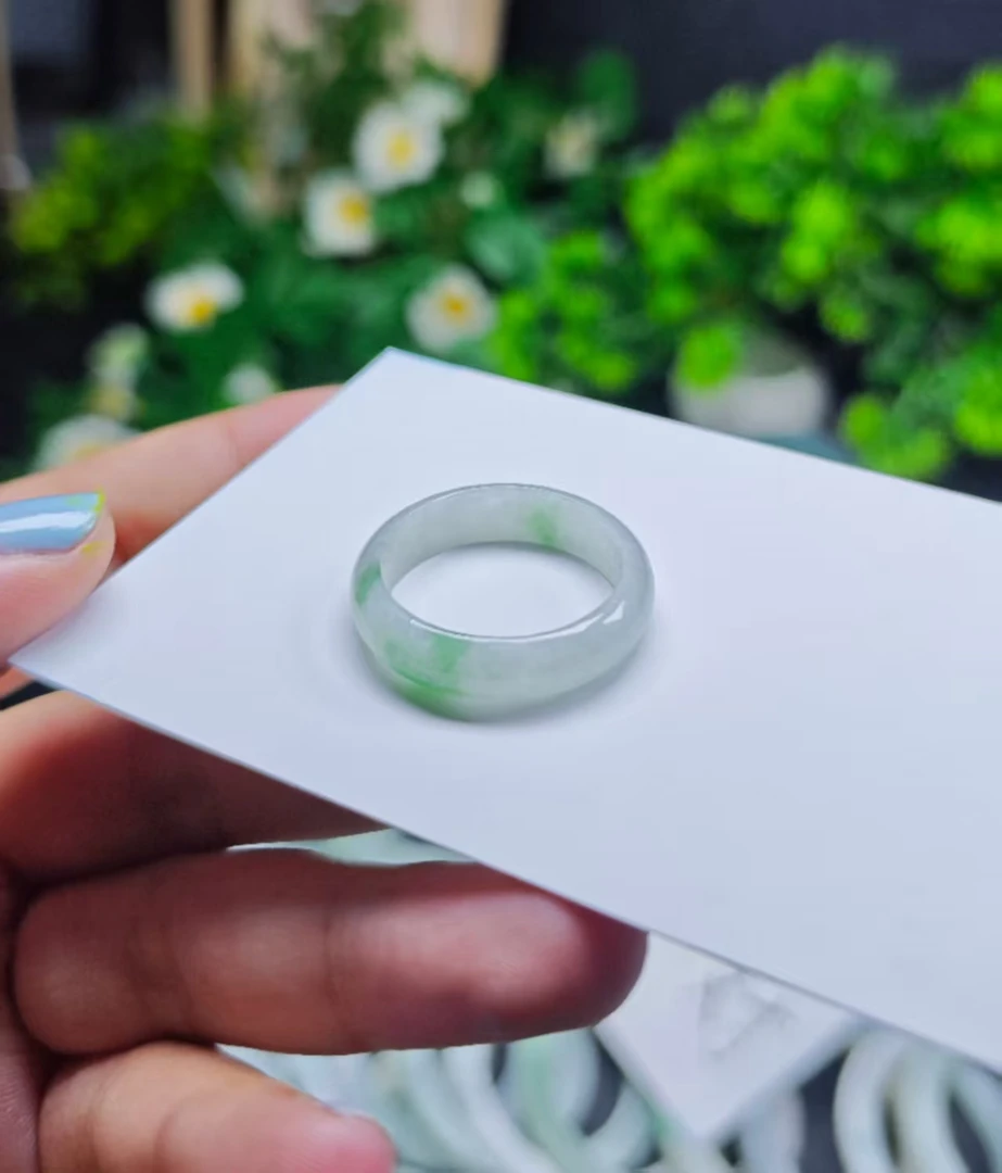 精美一抹绿时尚指环