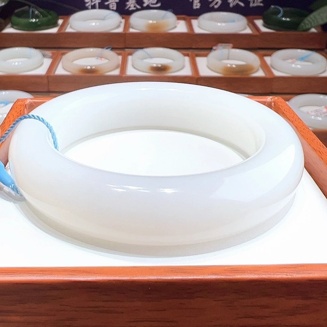 和田玉手镯5657未镶嵌笑**开