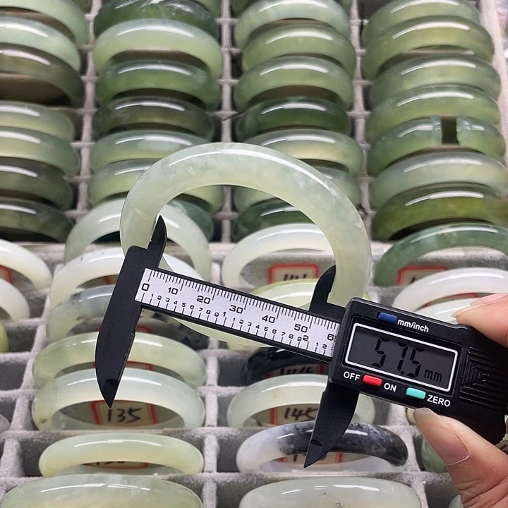 蛇纹石玉未镶嵌手镯124