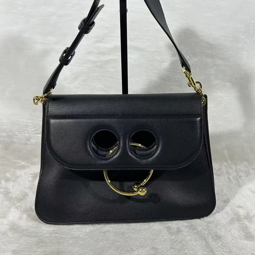 95新  JW黑金圆环 腋下包G24020274底长:28x20