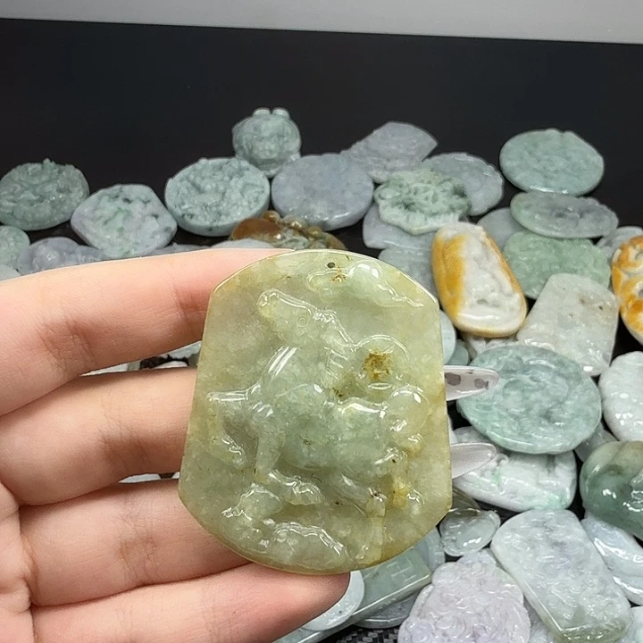 翡翠未镶嵌颈饰翡翠