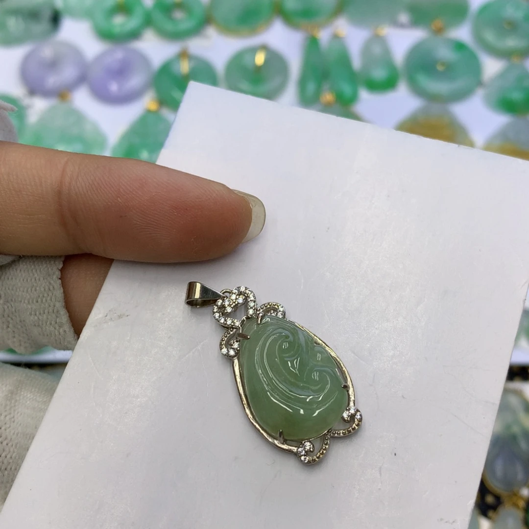 翡翠颈饰未镶嵌翡翠