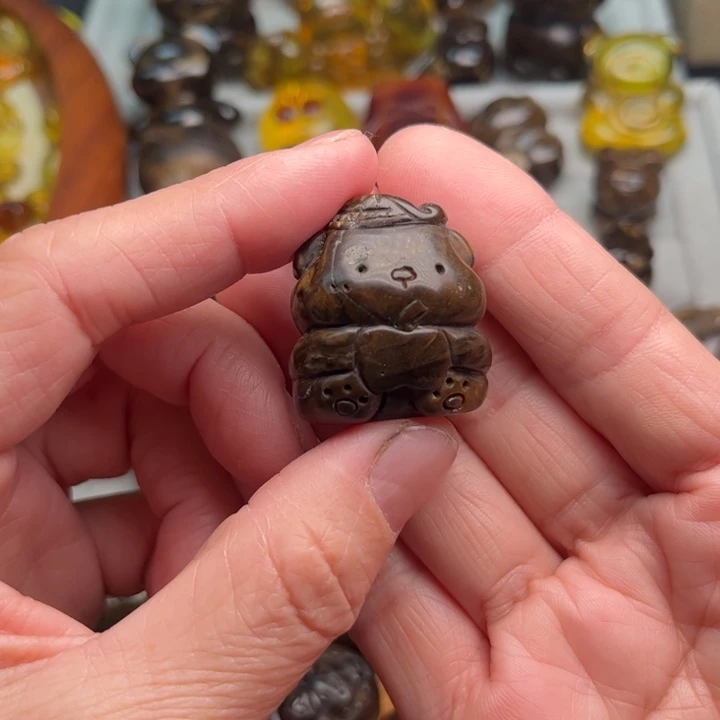 琥珀未镶嵌颈饰特价熊