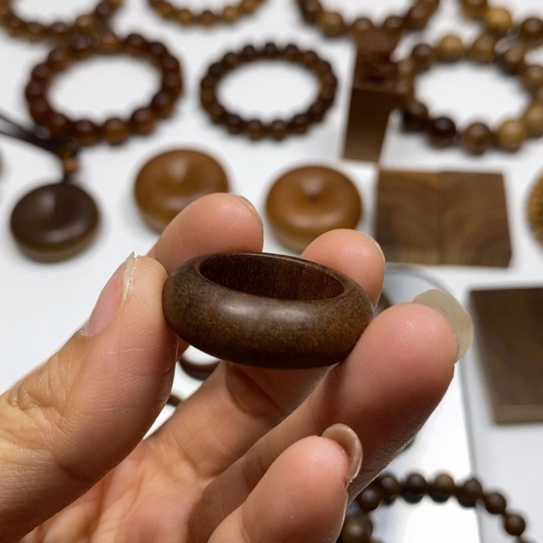 檀香木山**兮老山檀香手板指沉水焦糖内径19