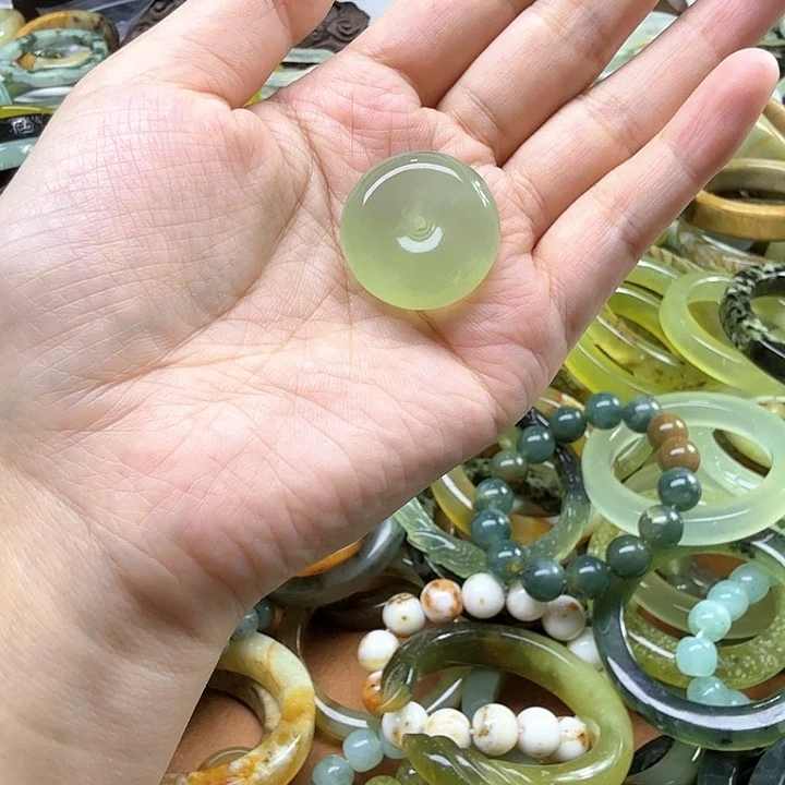 蛇纹石玉未镶嵌纯天然蛇纹石岫玉