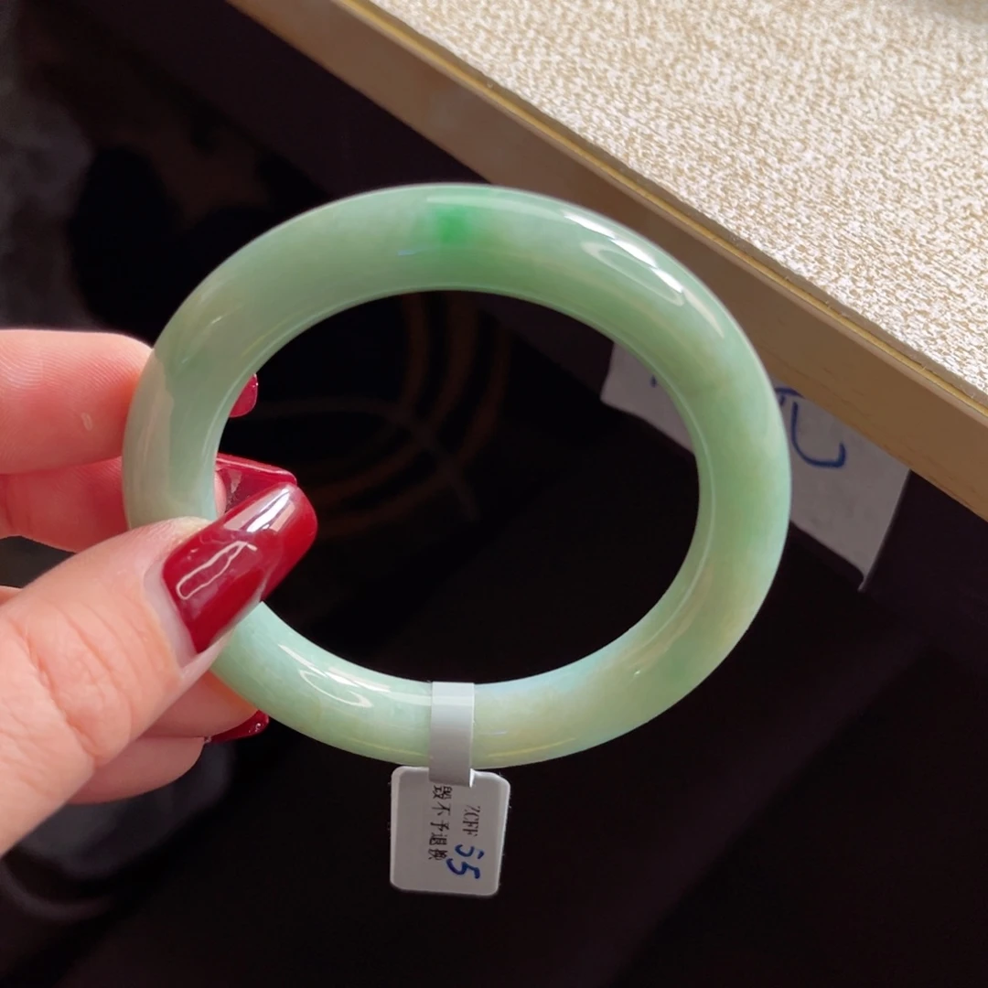 翡翠手镯未镶嵌手镯