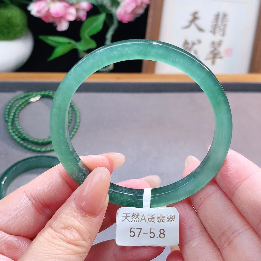 未镶嵌手镯（圆镯）翡翠